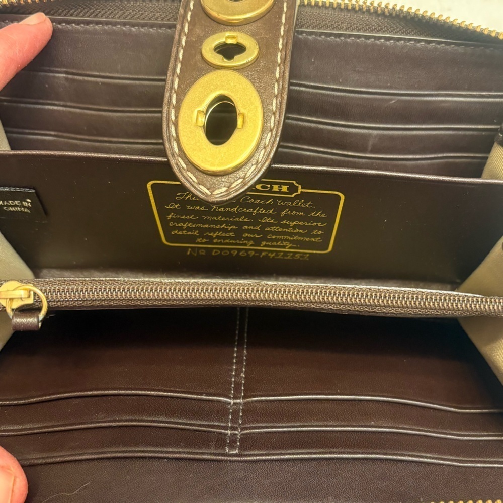COACH Limited ED LILY LEGACY Brown LEATHER TURNLOCK ZIP CLUTCH PURSE WALLET - Picture 8 of 8